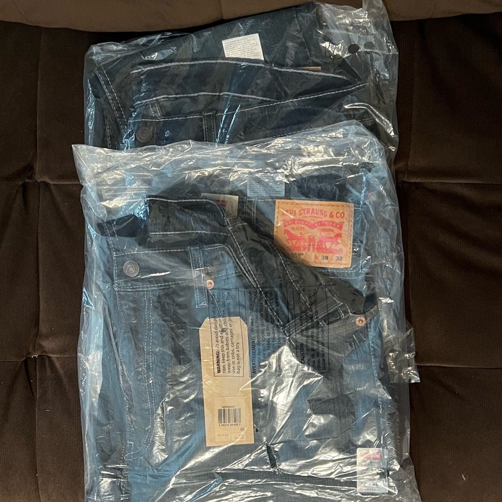 **NWT** Levi's Men's 559 Relaxed Straight Jean